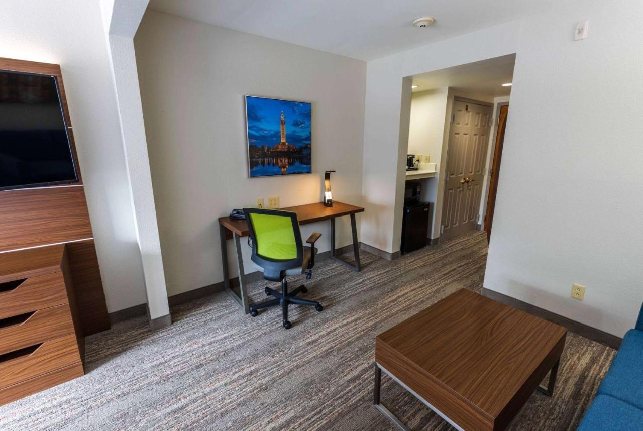 Hotel Wingate By Wyndham Lafayette Airport Exterior foto